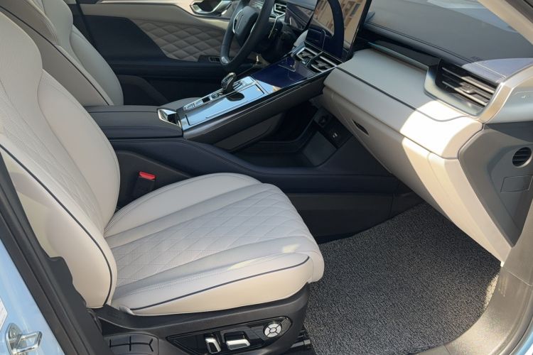 Used Wey Mocha 2021 2.0T Two-Wheel-Drive Premium Edition Interior 2