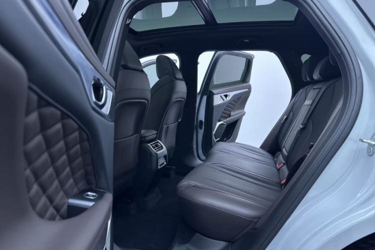 Used Wey Mocha 2021 2.0T Two-Wheel-Drive Ultra-Strong Version Interior 2