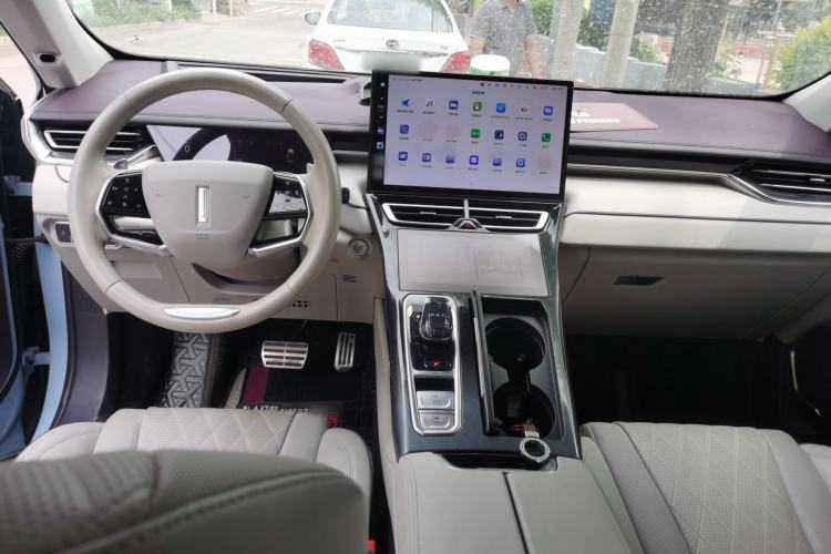 Used Wey Mocha 2021 2.0T Two-Wheel-Drive Premium Edition Interior 2