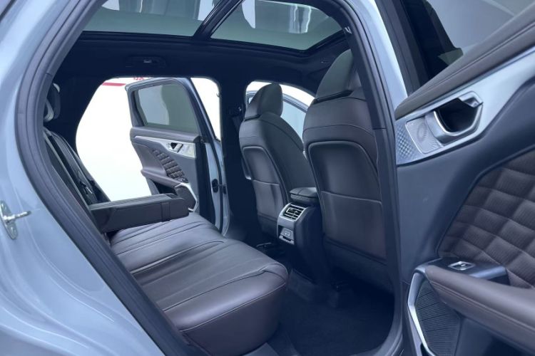 Used Wey Mocha 2021 2.0T Two-Wheel-Drive Ultra-Strong Version Interior 3
