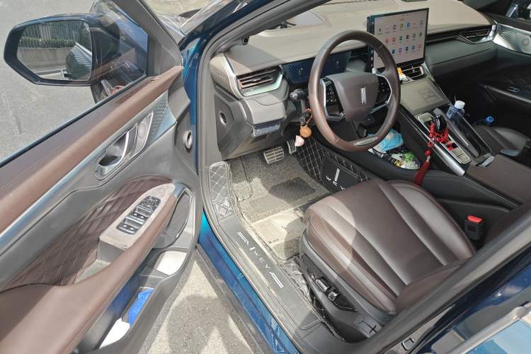 Used Wey Mocha 2021 2.0T Two-Wheel-Drive Ultra-Strong Version Interior 3