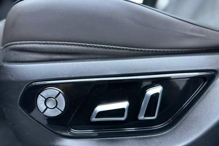 Used Wey Mocha 2021 2.0T Two-Wheel-Drive Premium Edition Interior 3