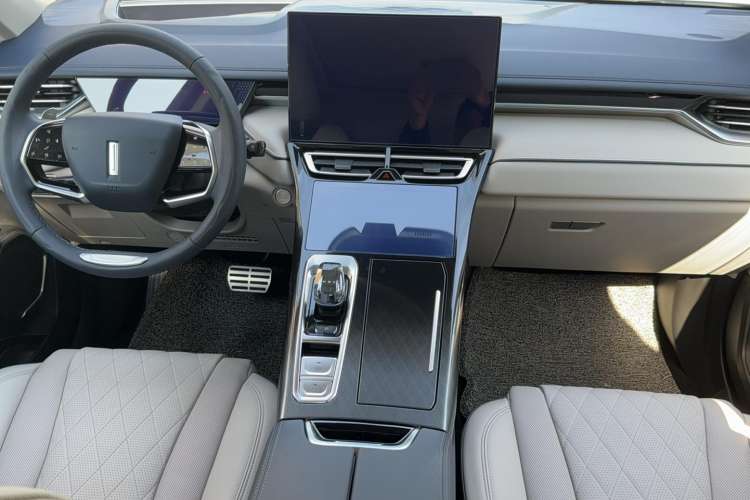 Used Wey Mocha 2021 2.0T Two-Wheel-Drive Premium Edition Interior 4