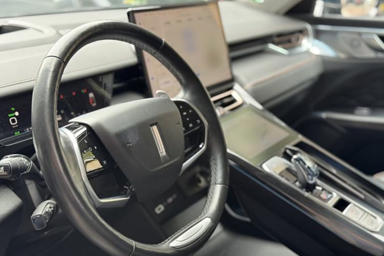 Used Wey Mocha 2021 2.0T Two-Wheel-Drive Premium Edition Interior 4