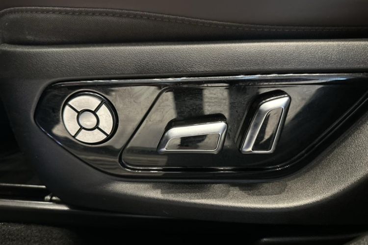 Used Wey Mocha 2021 2.0T Two-Wheel-Drive Premium Edition Interior 9