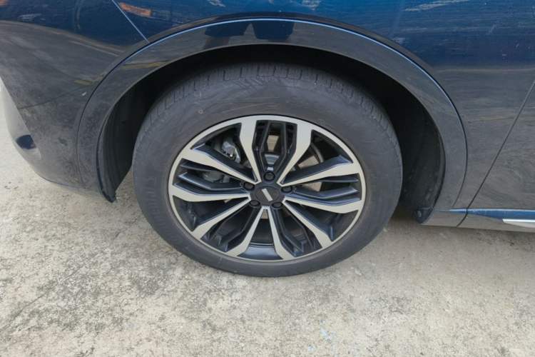 Used Wey Mocha 2021 2.0T Four-Wheel Drive Premium Edition Left Front Wheel Hub