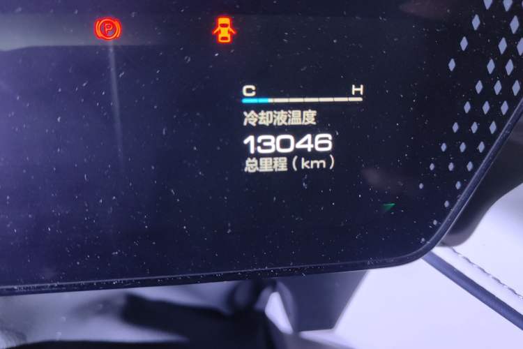 Used Wey Mocha 2021 2.0T Two-Wheel-Drive Premium Edition Odometer Close Up