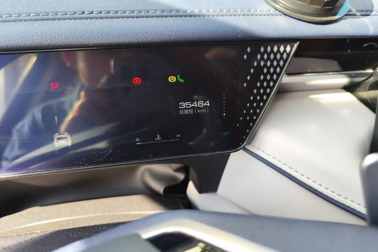 Used Wey Mocha 2021 2.0T Two-Wheel-Drive Premium Edition Odometer Close Up