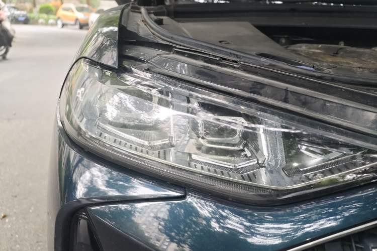 Used Wey Mocha 2021 2.0T Two-Wheel-Drive Premium Edition Right Front Headlight