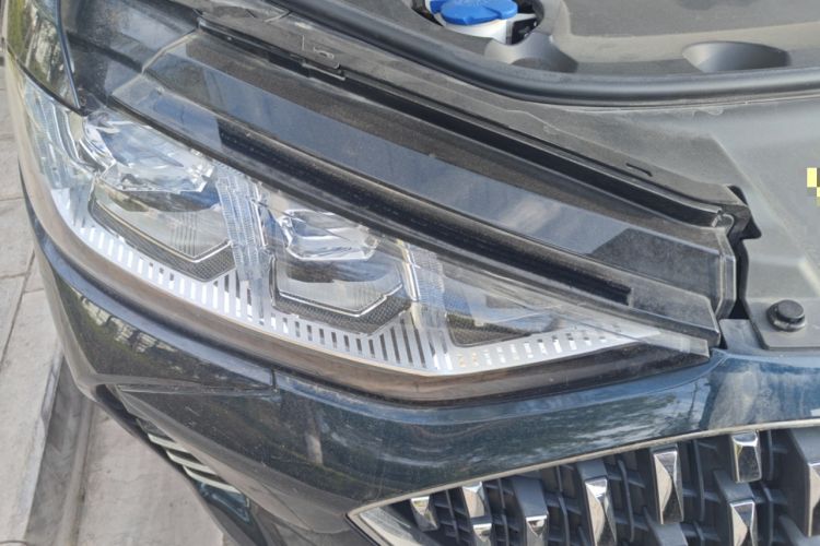 Used Wey Mocha 2021 2.0T Four-Wheel Drive Premium Edition Right Front Headlight