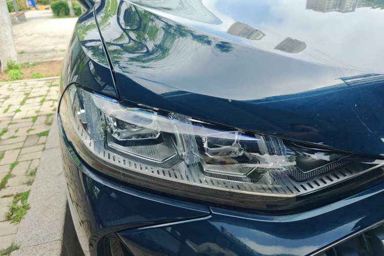 Used Wey Mocha 2021 2.0T Two-Wheel-Drive Premium Edition Right Front Headlight