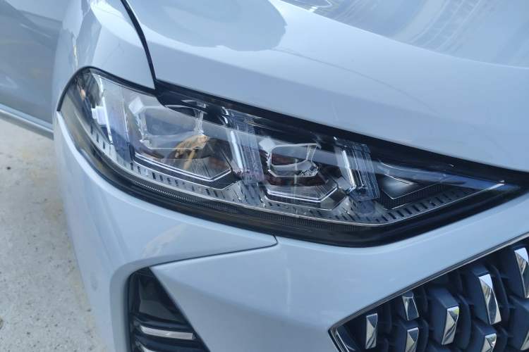 Used Wey Mocha 2021 2.0T Two-Wheel Drive Special Edition Right Front Headlight