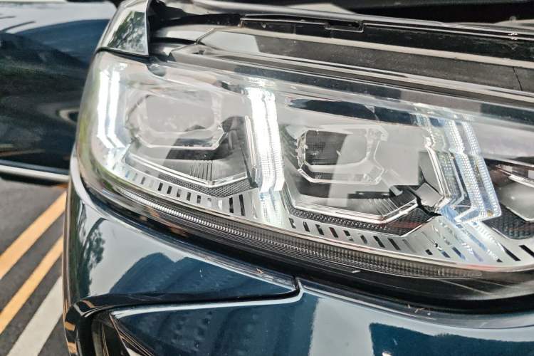 Used Wey Mocha 2021 2.0T Two-Wheel-Drive Ultra-Strong Version Right Front Headlight