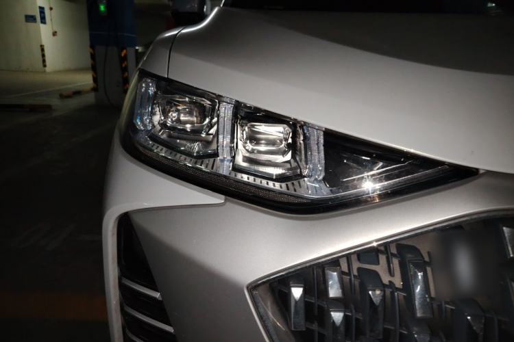 Used Wey Mocha 2021 2.0T Four-Wheel Drive Premium Edition Right Front Headlight