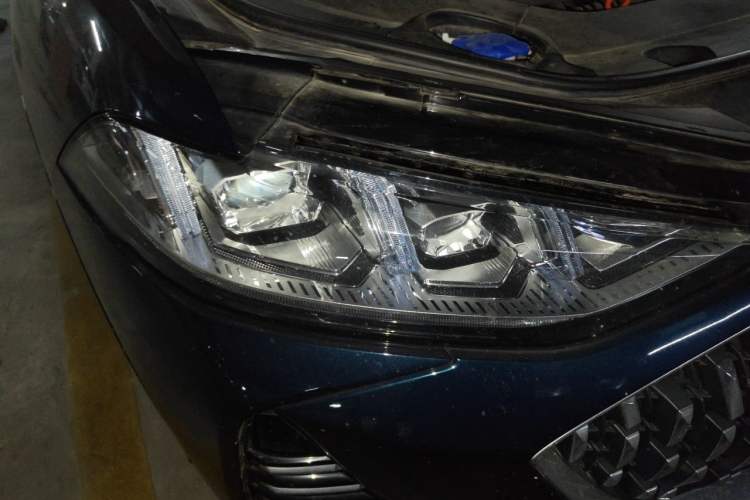 Used Wey Mocha 2021 2.0T Two-Wheel Drive Special Edition Right Front Headlight