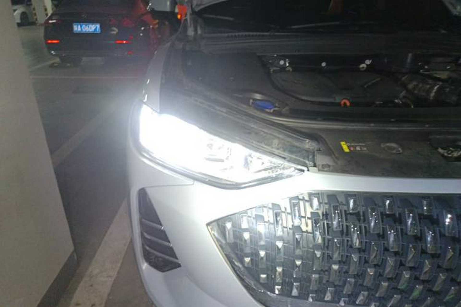 Used Wey Mocha 2021 2.0T Two-Wheel-Drive Premium Edition Right Front Headlight