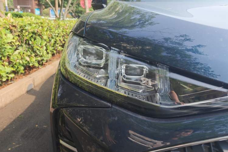 Used Wey Mocha 2021 2.0T Two-Wheel-Drive Ultra-Strong Version Right Front Headlight