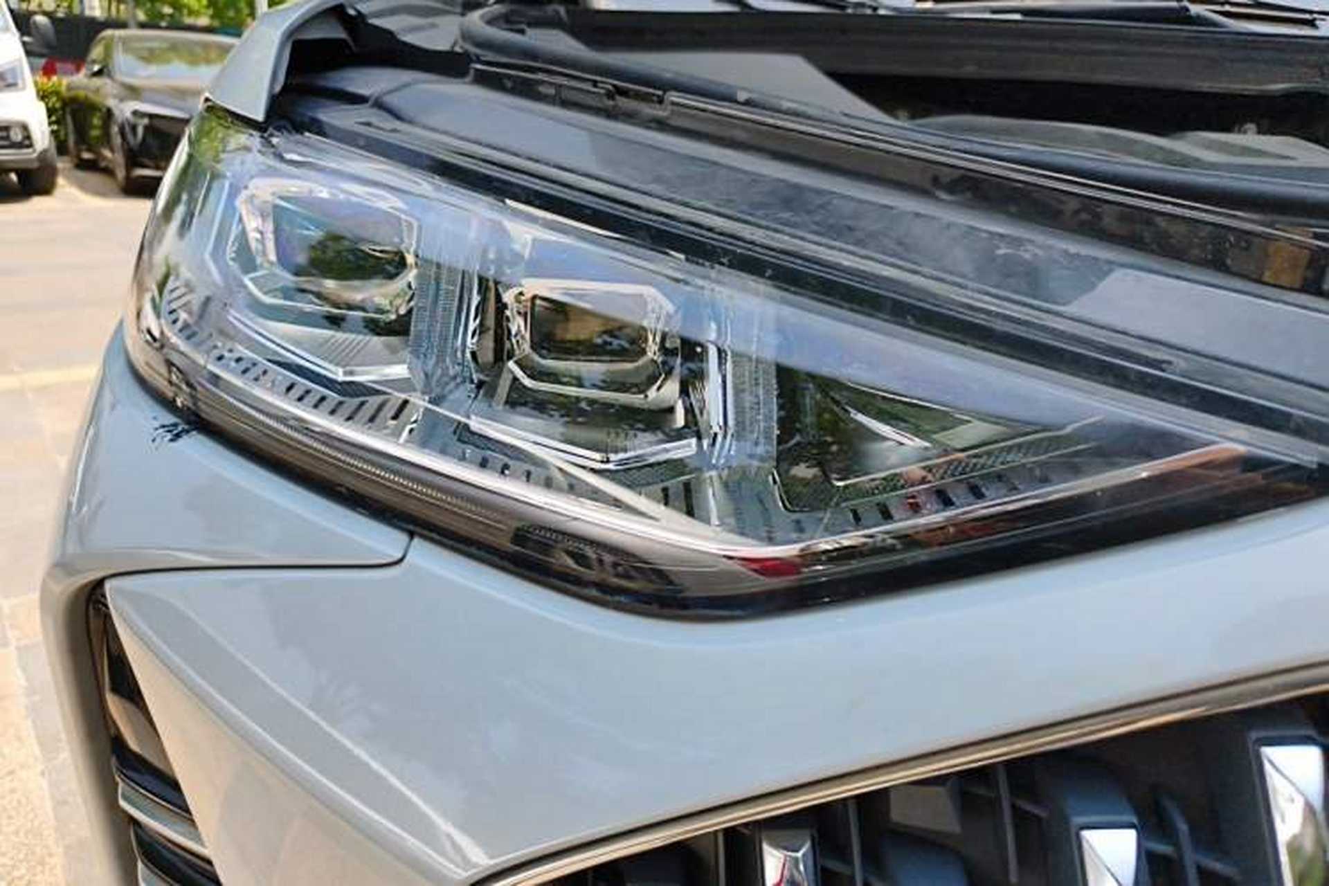 Used Wey Mocha 2021 2.0T Two-Wheel-Drive Premium Edition Right Front Headlight