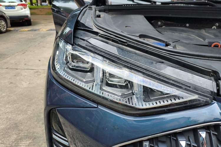Used Wey Mocha 2021 2.0T Four-Wheel Drive Premium Edition Right Front Headlight