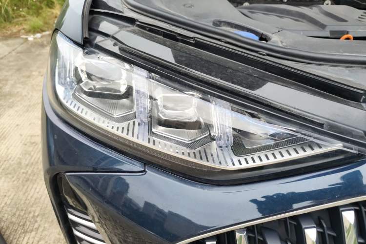 Used Wey Mocha 2021 2.0T Two-Wheel-Drive Premium Edition Right Front Headlight