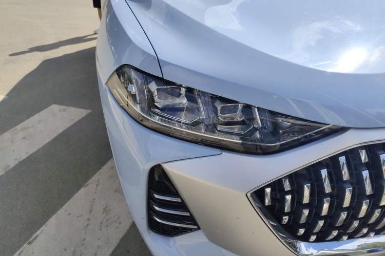 Used Wey Mocha 2021 2.0T Two-Wheel-Drive Premium Edition Right Front Headlight