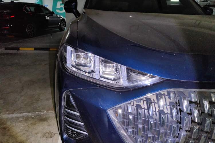 Used Wey Mocha 2021 2.0T Four-Wheel Drive Premium Edition Right Front Headlight