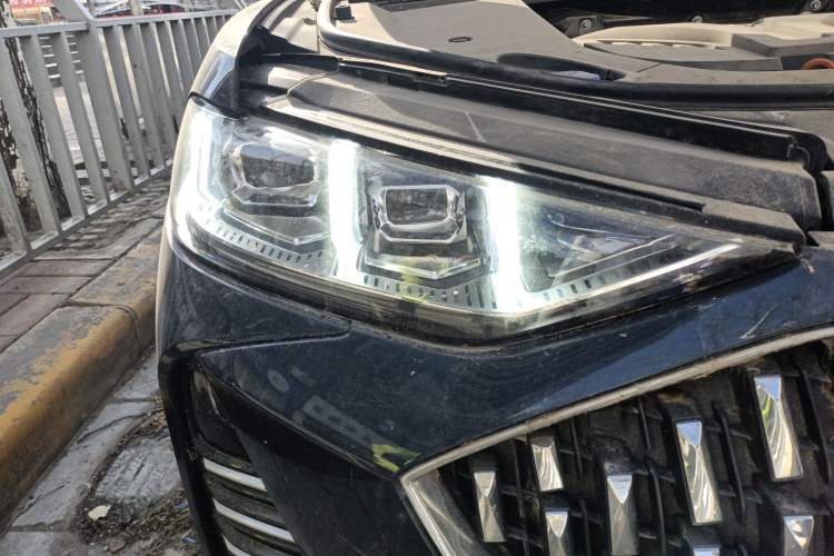 Used Wey Mocha 2021 2.0T Two-Wheel-Drive Premium Edition Right Front Headlight