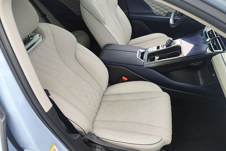 Used Wey Mocha 2021 2.0T Two-Wheel-Drive Premium Edition Right Front Seat