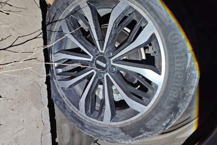 Used Wey Mocha 2021 2.0T Four-Wheel Drive Premium Edition Right Front Wheel Hub