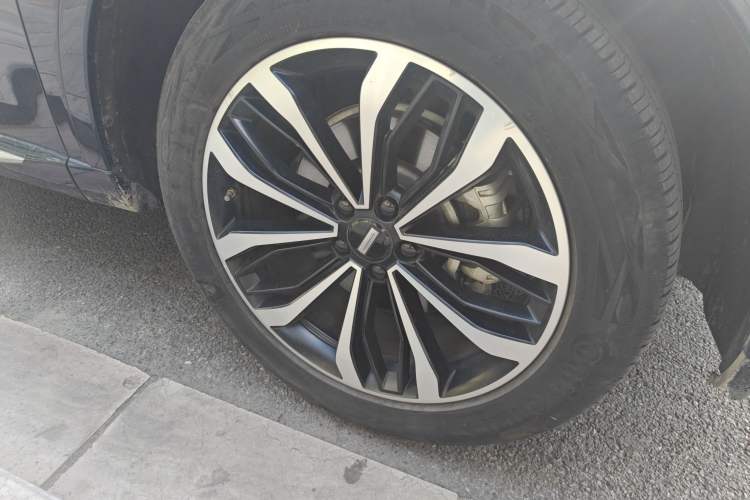 Used Wey Mocha 2021 2.0T Four-Wheel Drive Premium Edition Right Front Wheel Hub