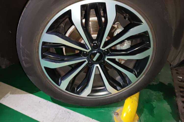 Used Wey Mocha 2021 2.0T Four-Wheel Drive Premium Edition Right Front Wheel Hub