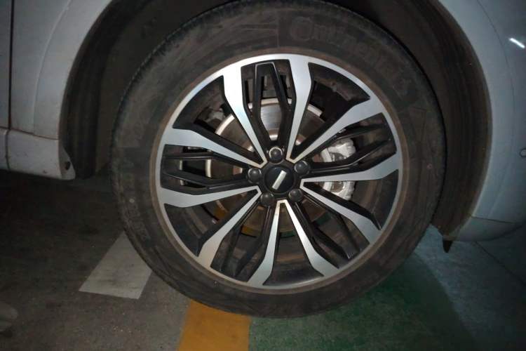 Used Wey Mocha 2021 2.0T Four-Wheel Drive Premium Edition Right Front Wheel Hub