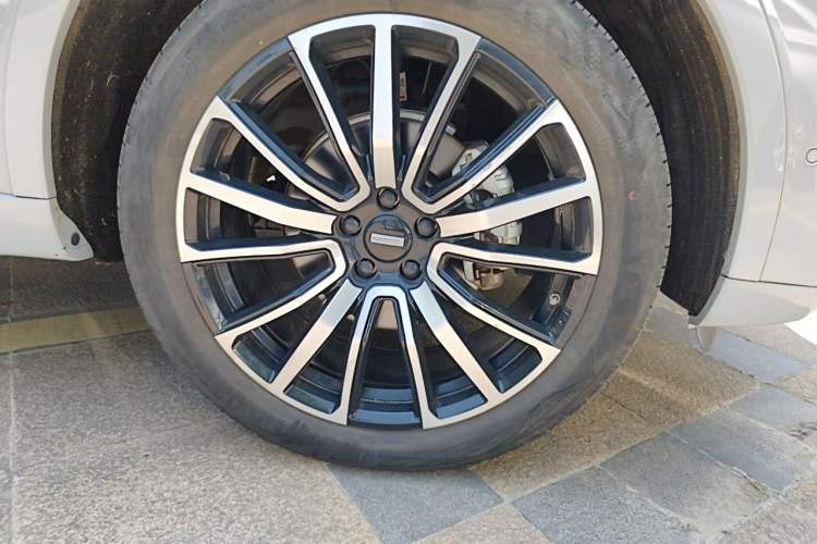 Used Wey Mocha 2021 2.0T Two-Wheel-Drive Premium Edition Right Front Wheel Hub