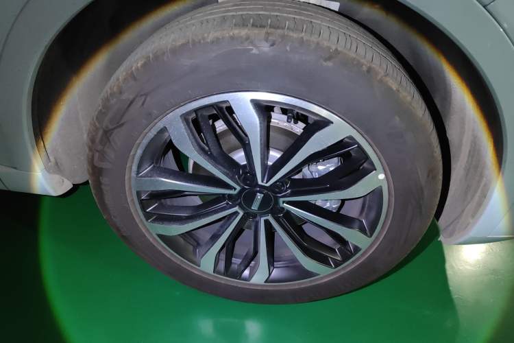 Used Wey Mocha 2021 2.0T Two-Wheel-Drive Premium Edition Right Front Wheel Hub
