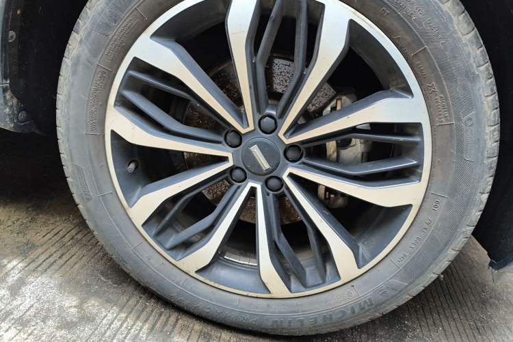 Used Wey Mocha 2021 2.0T Four-Wheel Drive Premium Edition Right Front Wheel Hub