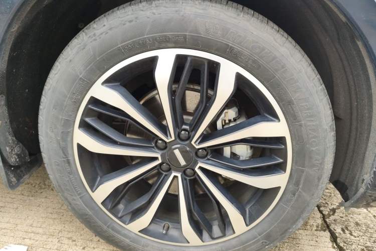 Used Wey Mocha 2021 2.0T Two-Wheel-Drive Premium Edition Right Front Wheel Hub