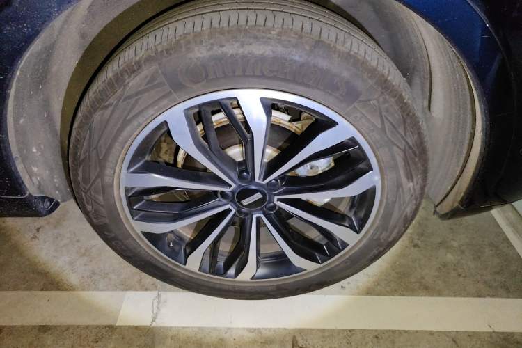 Used Wey Mocha 2021 2.0T Four-Wheel Drive Premium Edition Right Front Wheel Hub
