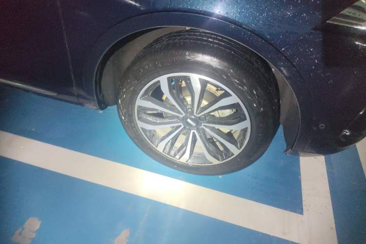 Used Wey Mocha 2021 2.0T Four-Wheel Drive Premium Edition Right Front Wheel Hub