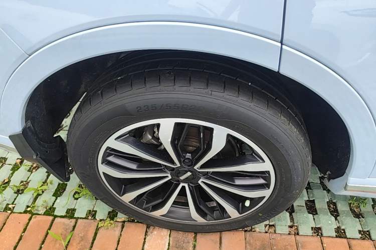 Used Wey Mocha 2021 2.0T Two-Wheel-Drive Premium Edition Right Rear Wheel Hub