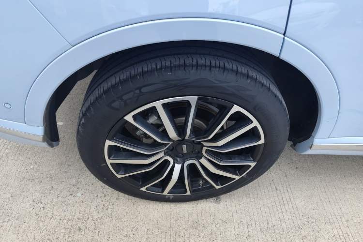 Used Wey Mocha 2021 2.0T Four-Wheel Drive Premium Edition Right Rear Wheel Hub