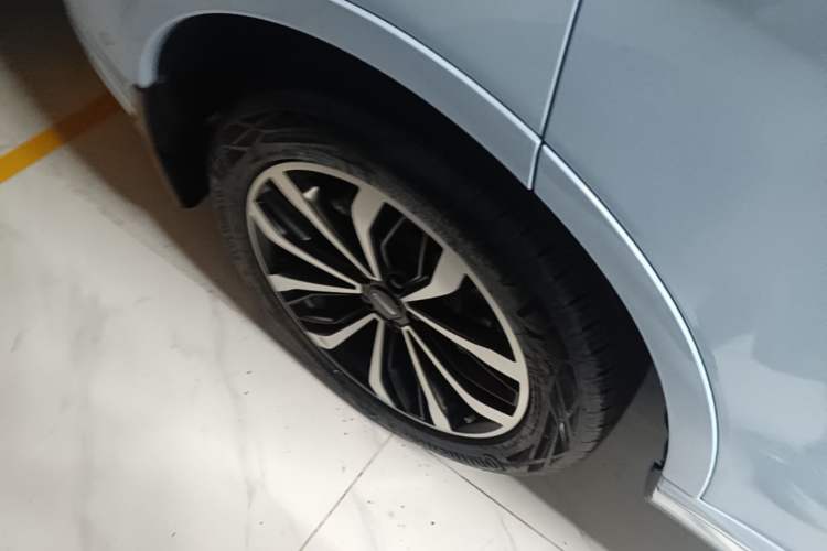 Used Wey Mocha 2021 2.0T Two-Wheel-Drive Ultra-Strong Version Right Rear Wheel Hub