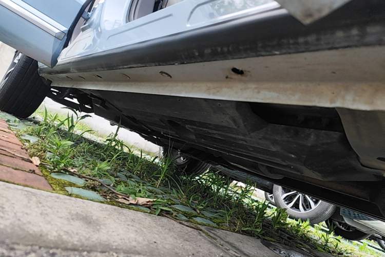 Used Wey Mocha 2021 2.0T Two-Wheel-Drive Premium Edition Right Side Sill