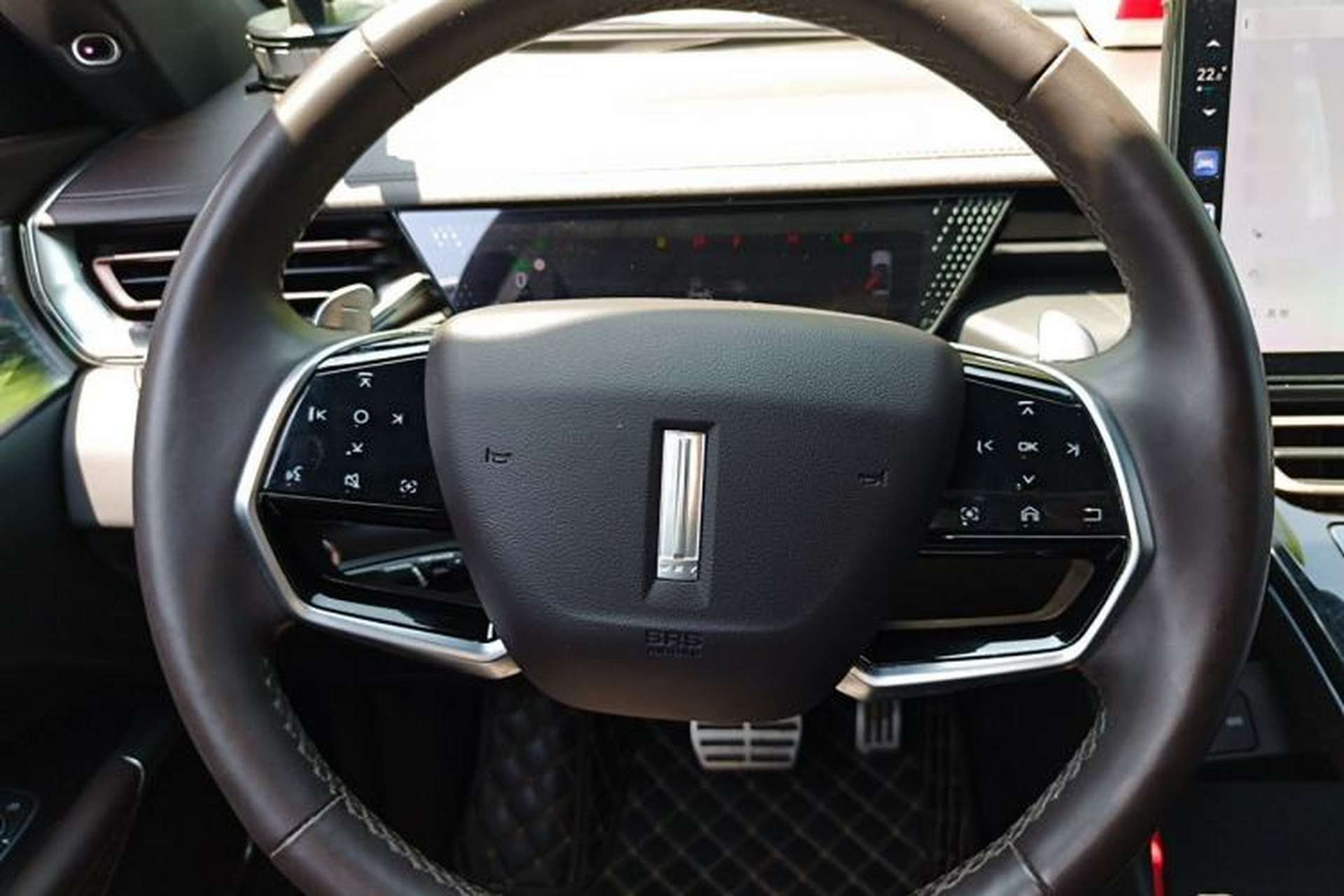 Used Wey Mocha 2021 2.0T Two-Wheel-Drive Premium Edition Steering Wheel