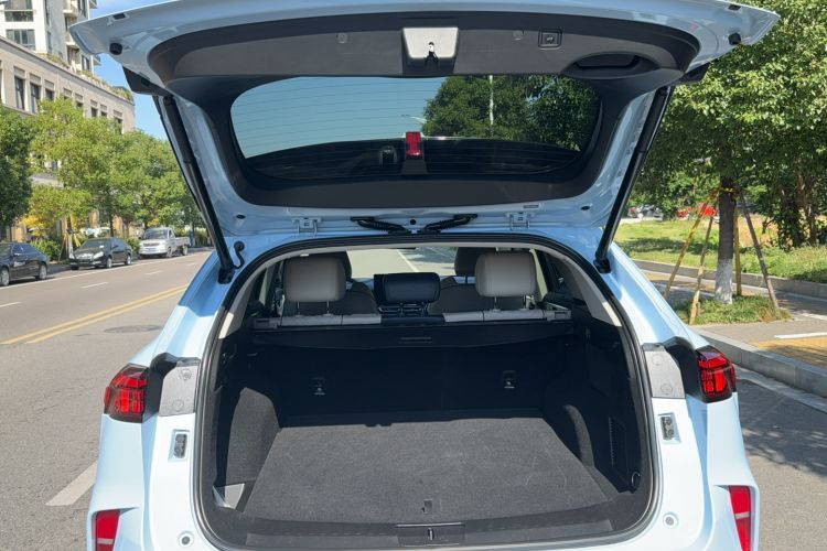 Used Wey Mocha 2021 2.0T Two-Wheel-Drive Premium Edition Trunk