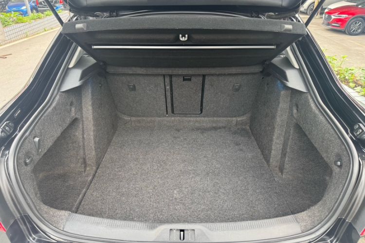Used Wey Mocha 2021 2.0T Two-Wheel-Drive Premium Edition Trunk