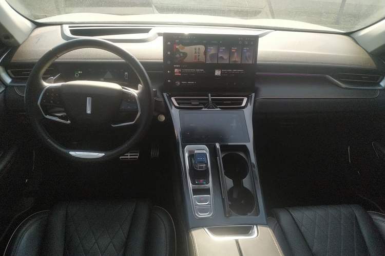 Used Wey Mocha 2021 2.0T Two-Wheel-Drive Premium Edition Center Console