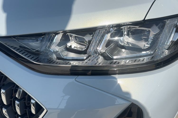 Used Wey Mocha 2021 2.0T Four-Wheel Drive Premium Edition Left Front Headlight