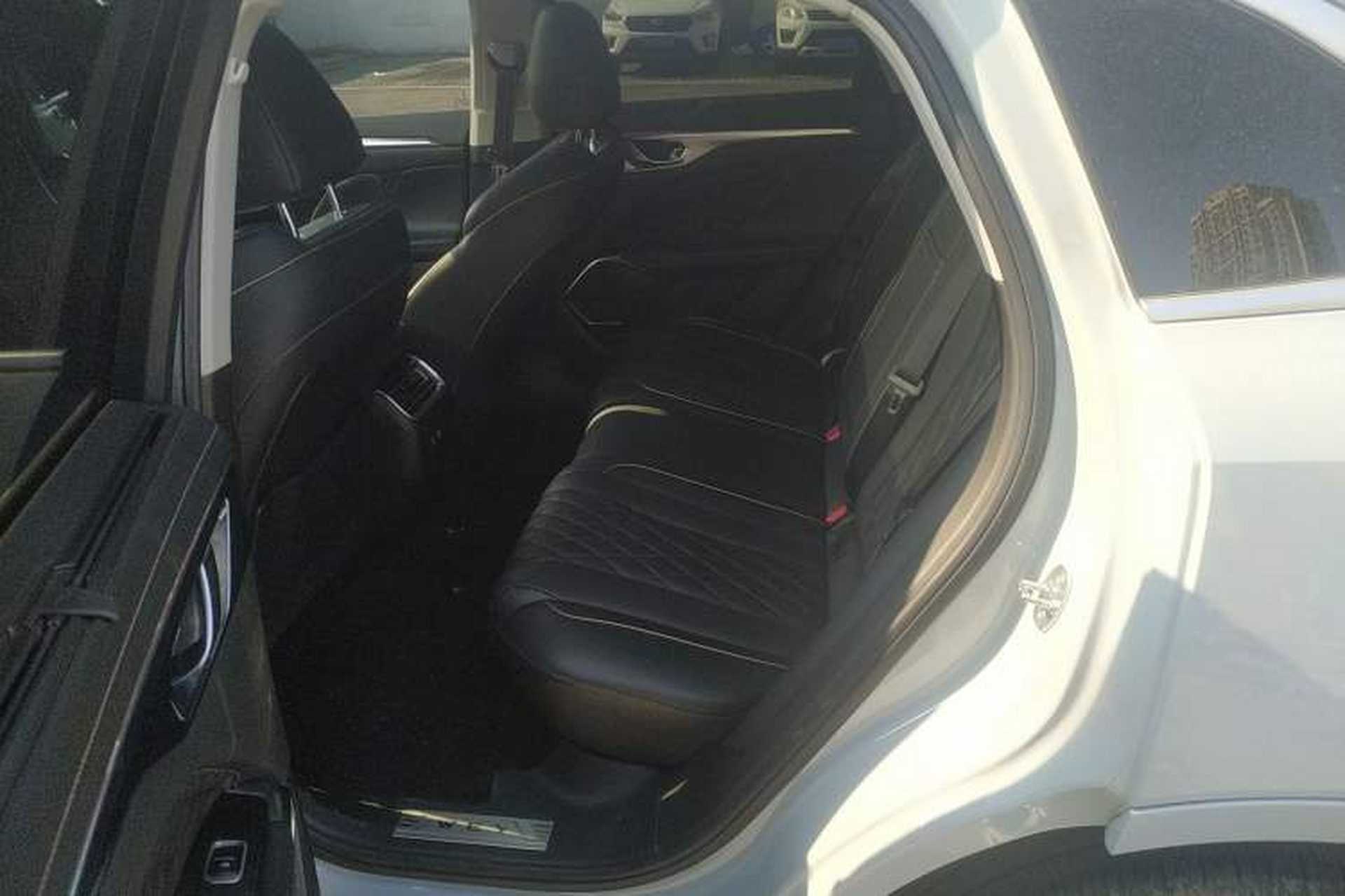 Used Wey Mocha 2021 2.0T Two-Wheel-Drive Premium Edition Left Rear Seat