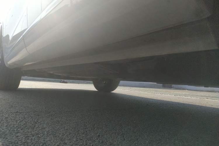 Used Wey Mocha 2021 2.0T Two-Wheel-Drive Premium Edition Left Side Sill