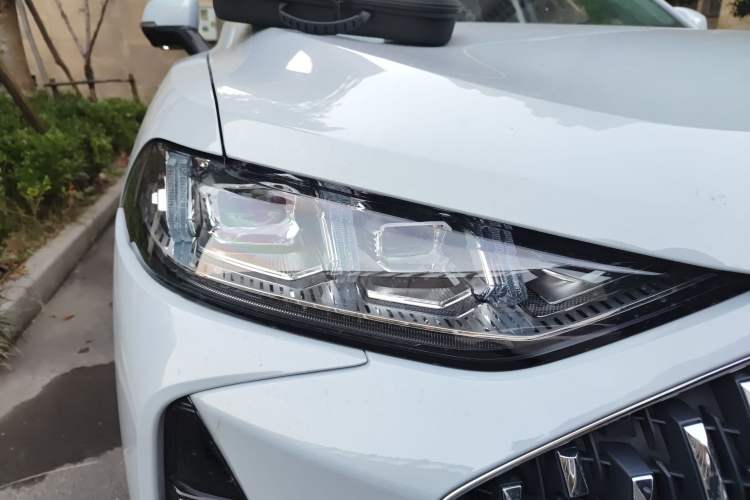 Used Wey Mocha 2021 2.0T Four-Wheel Drive Premium Edition Right Front Headlight